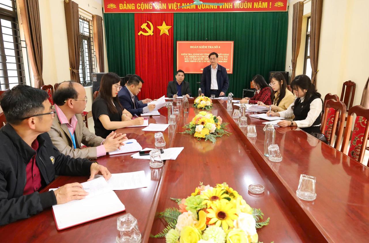 Đoàn kiểm tra, giám sát số 04 của Uỷ ban bầu cử tỉnh Thái Nguyên kiểm tra công tác chuẩn bị bầu cử tại xã Hiệp Lực, Nà Phặc